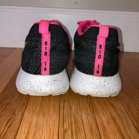 Nike Roshe Run Flyknit ID RIO 2016 Olympics MEN'S 12, Black/Gold/Pink 718293-992 - Picture 4 of 7